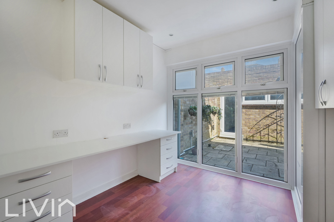 4 bed town house to rent in Wavell Court, Croydon 3