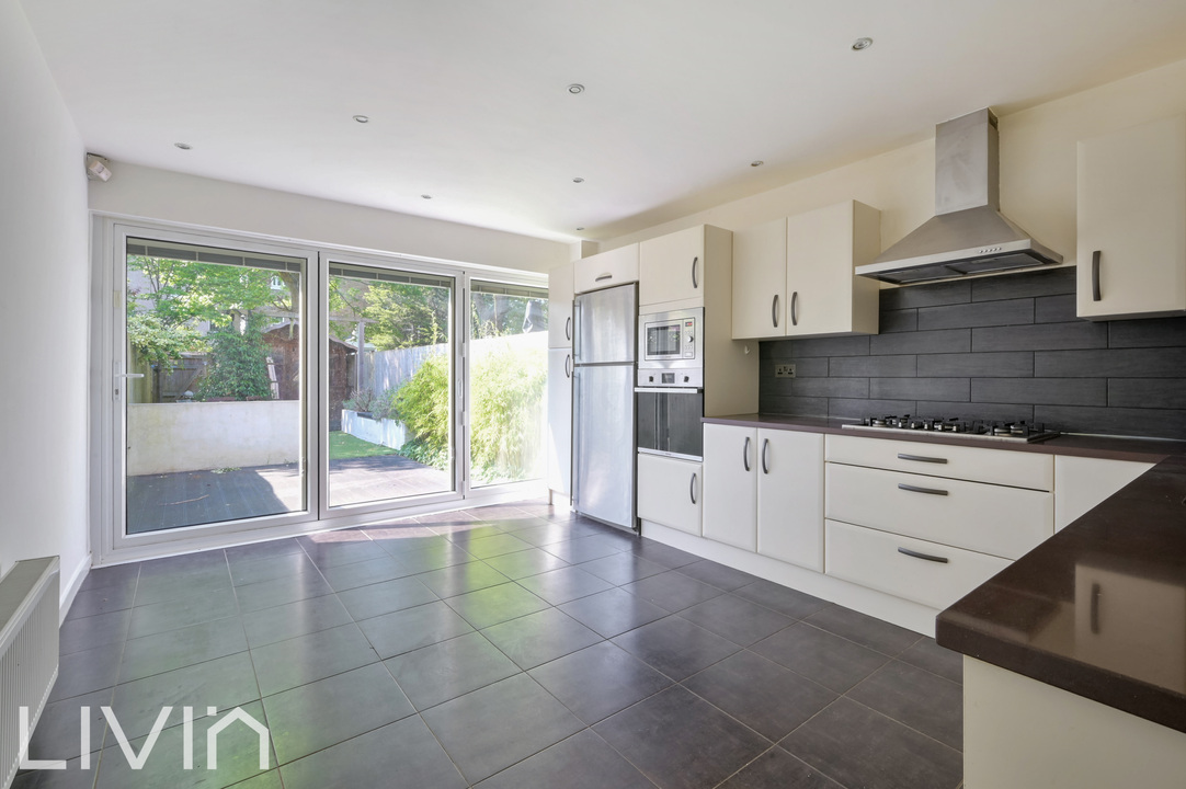 4 bed town house to rent in Wavell Court, Croydon 1