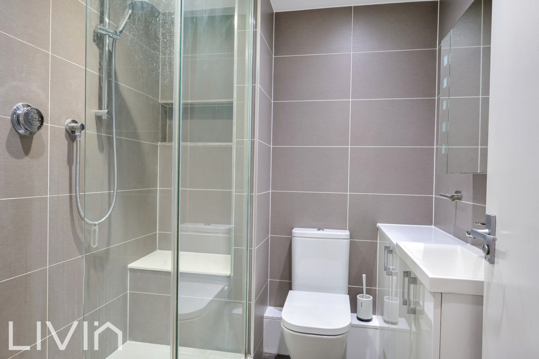 4 bed town house to rent in Wavell Court, Croydon 10