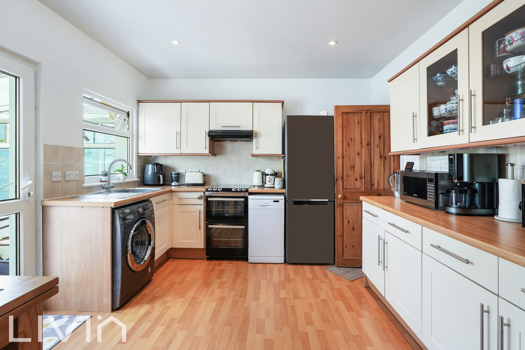 2 bed end of terrace house for sale in Northway Road, Croydon 6