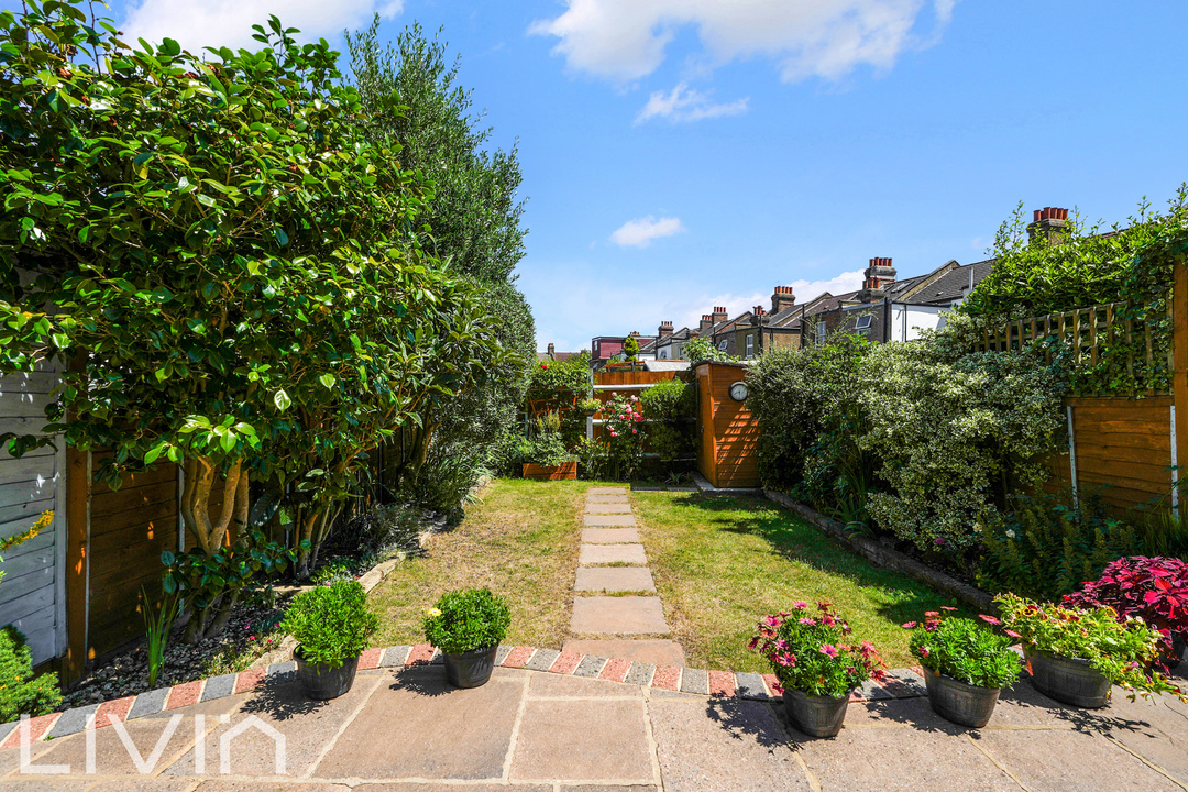 2 bed end of terrace house for sale in Northway Road, Croydon 8