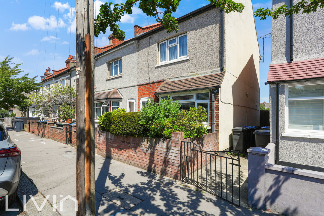 2 bed end of terrace house for sale in Northway Road, Croydon 15