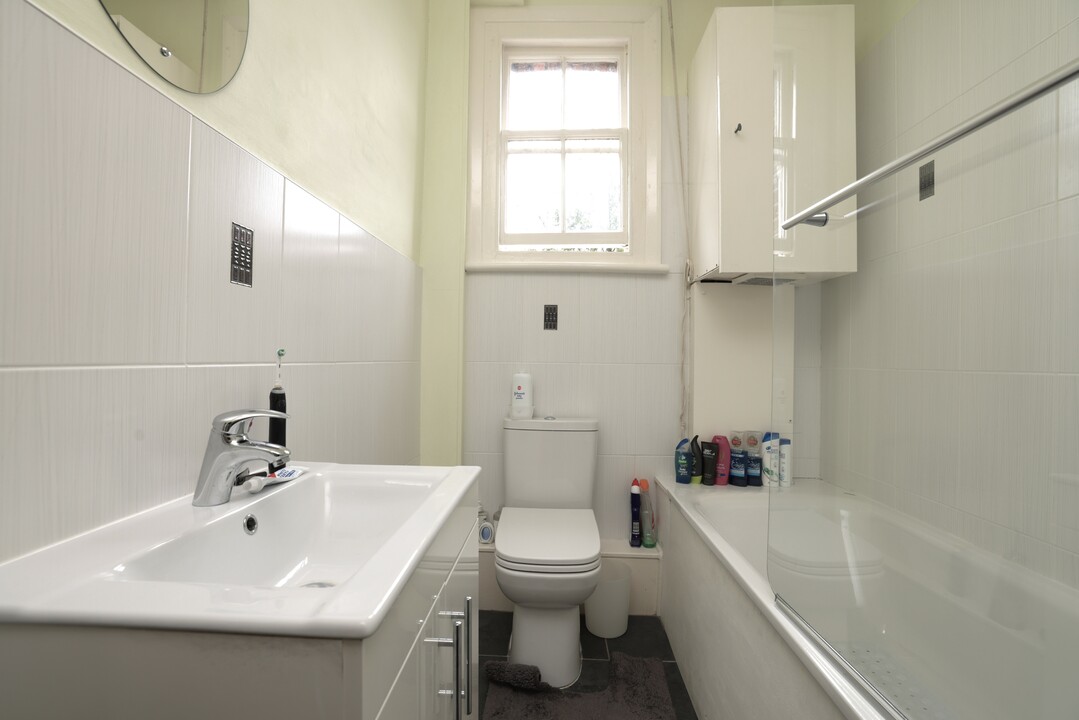 1 bed apartment for sale in Birdhurst Rise, South Croydon  - Property Image 6