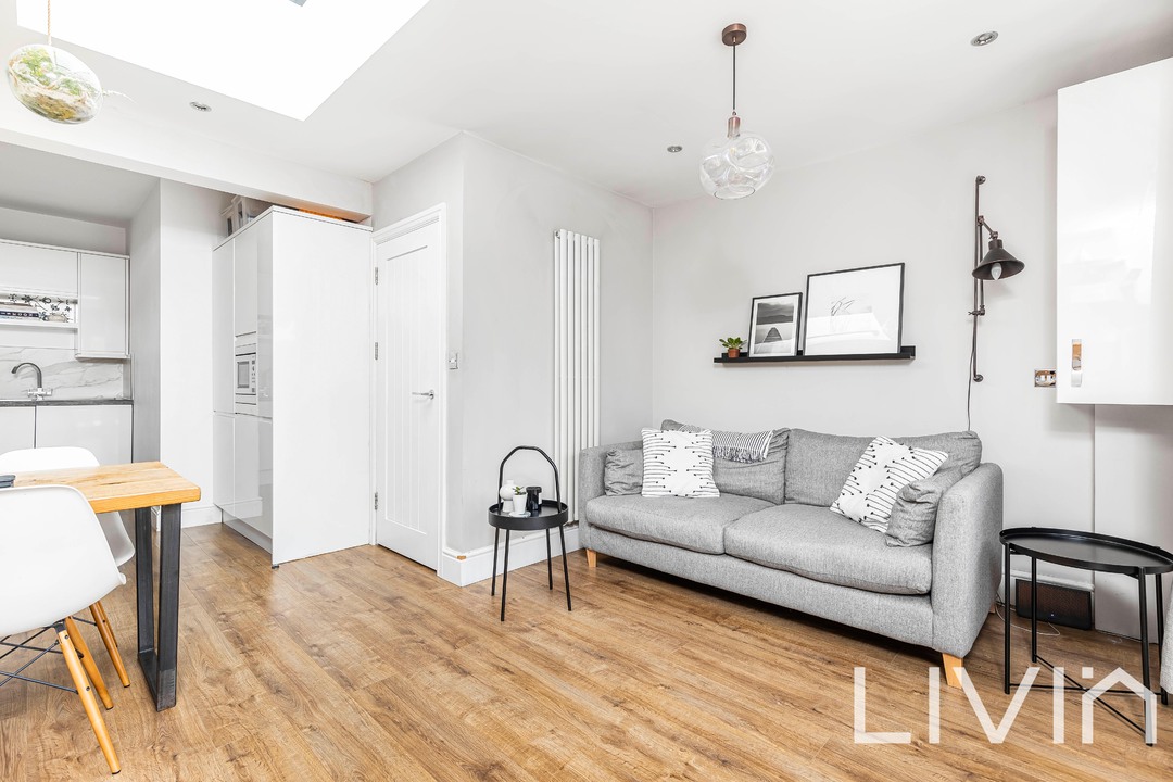 1 bed apartment for sale in Addiscombe Road, Croydon 3