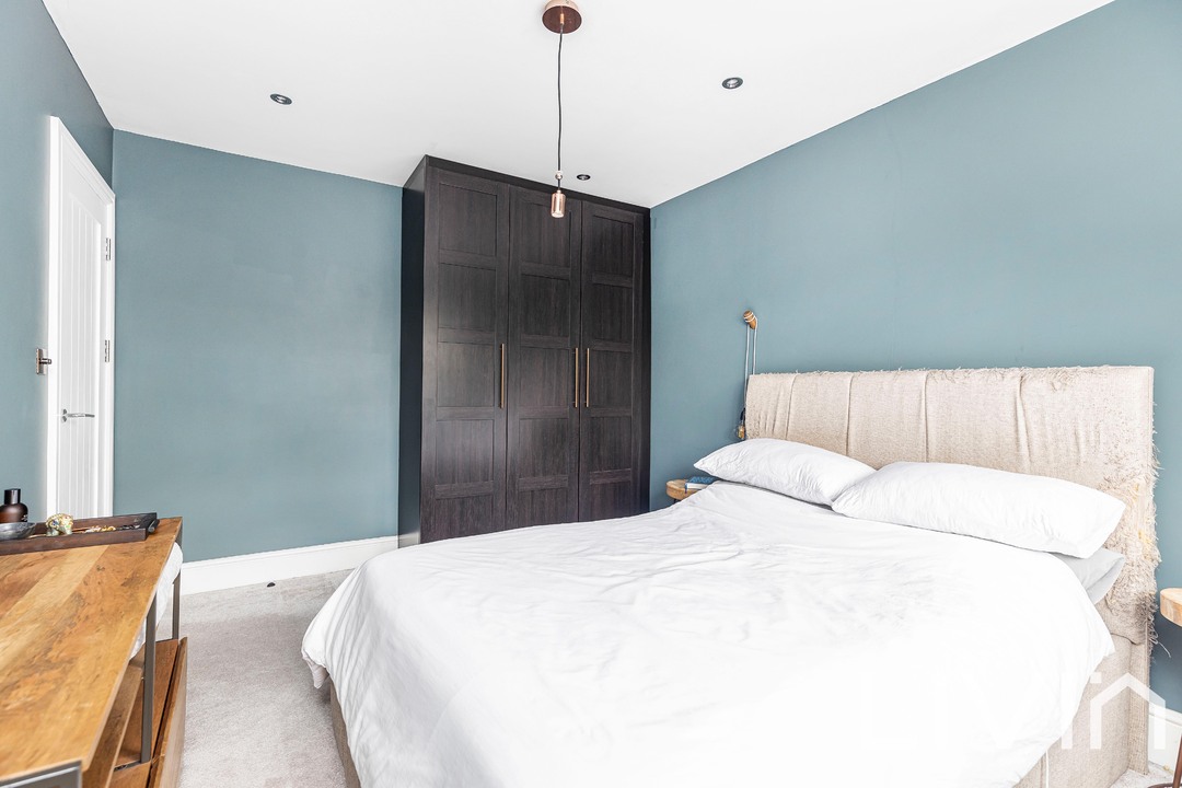 1 bed apartment for sale in Addiscombe Road, Croydon 8