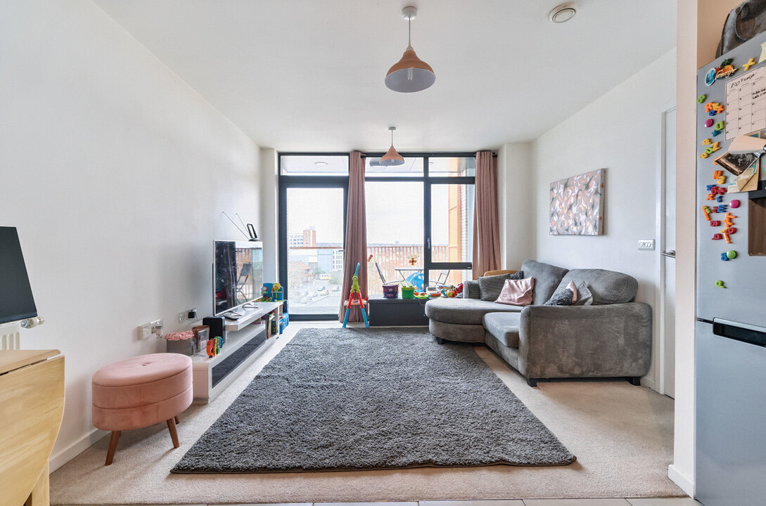 1 bed apartment for sale in Purley Way, Croydon 3