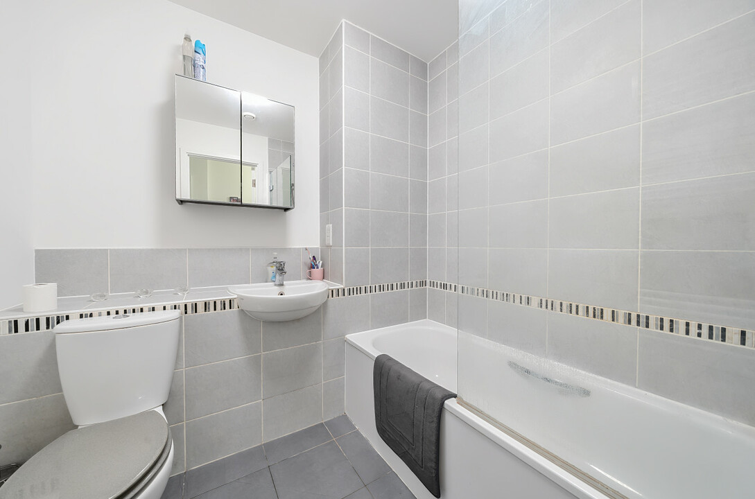 1 bed apartment for sale in Purley Way, Croydon 8