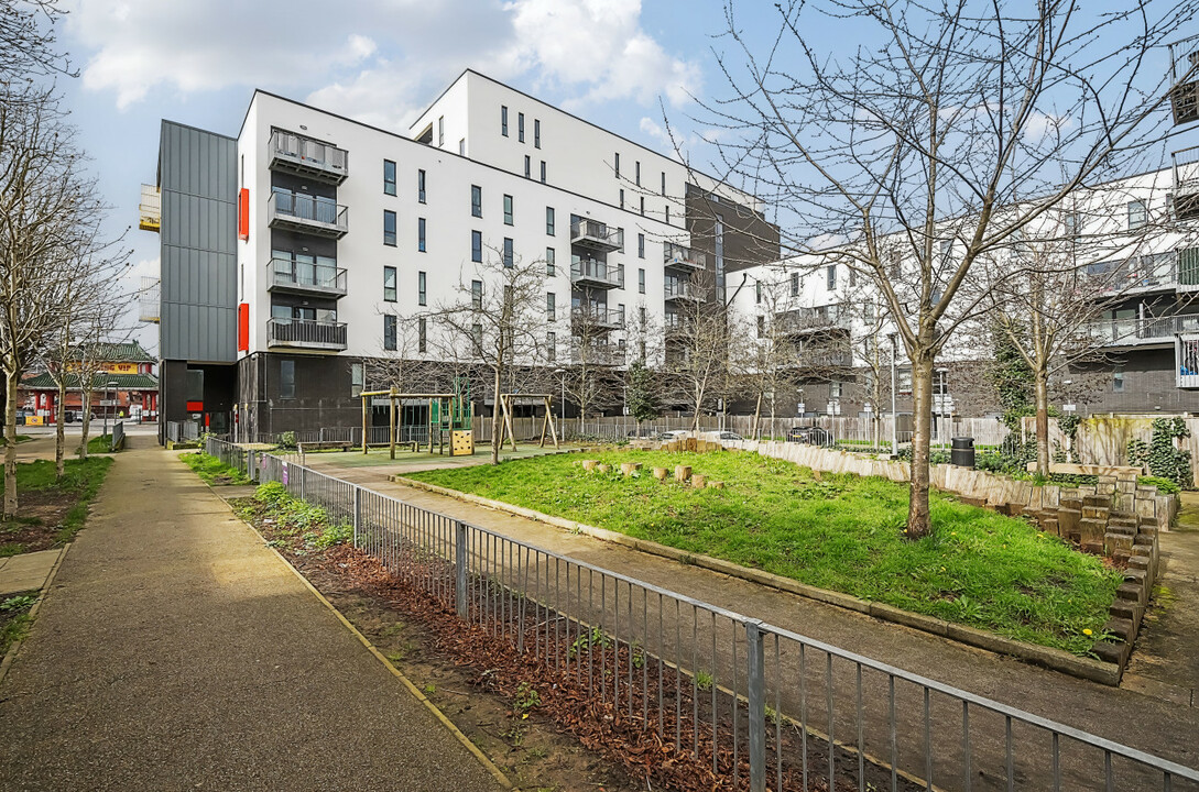 1 bed apartment for sale in Purley Way, Croydon 2