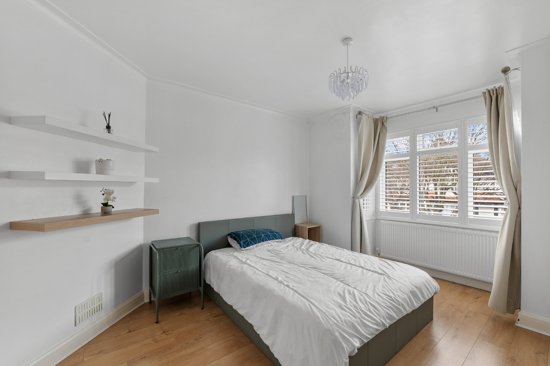 2 bed apartment to rent in Brampton Road, Croydon 6