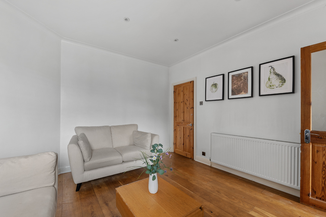 2 bed apartment to rent in Brampton Road, Croydon 3