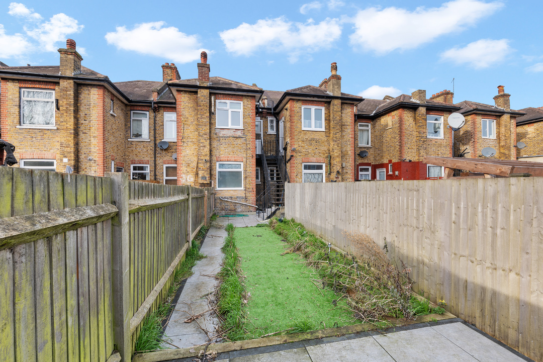 2 bed apartment to rent in Brampton Road, Croydon  - Property Image 7