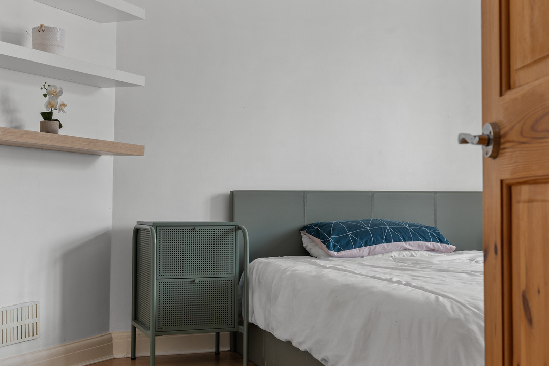 2 bed apartment to rent in Brampton Road, Croydon 8