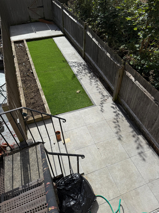 2 bed apartment to rent in Brampton Road, Croydon 13