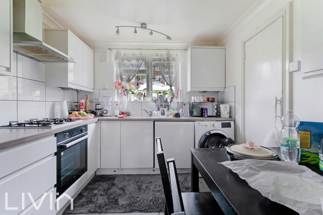 2 bed apartment for sale in Clement Close, Purley  - Property Image 4