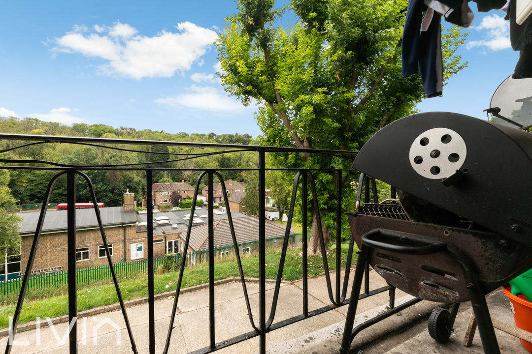 2 bed apartment for sale in Clement Close, Purley  - Property Image 8