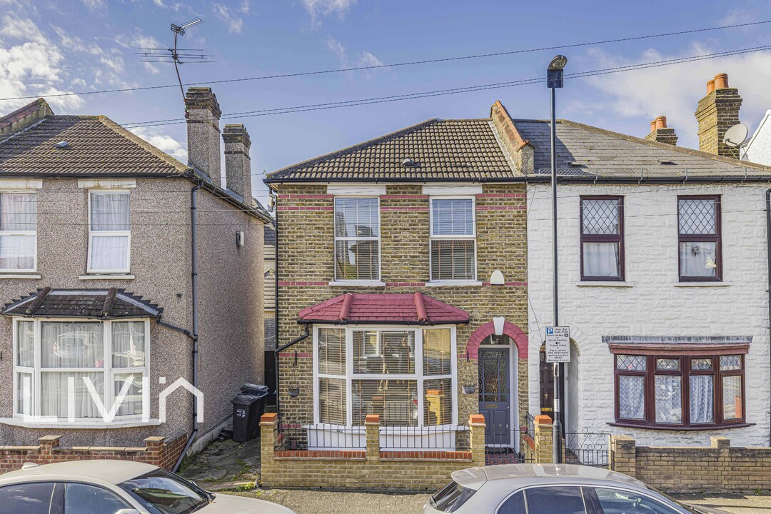 2 bed terraced house for sale in Sylverdale Road, Croydon  - Property Image 1