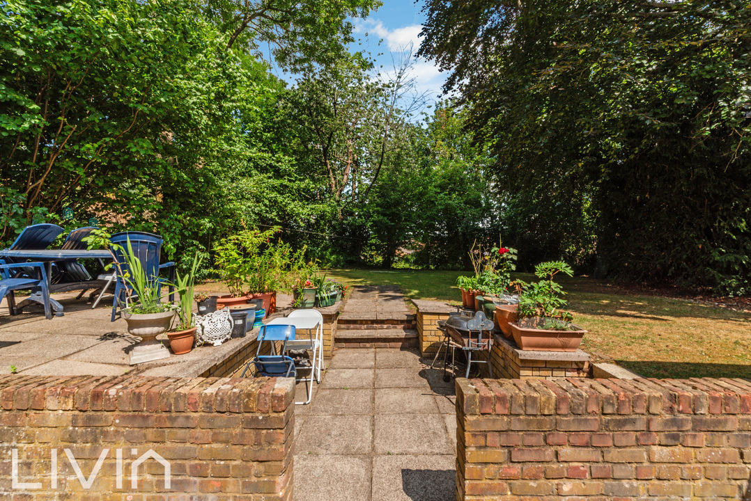 2 bed apartment to rent in Maplecourt, Croydon 8