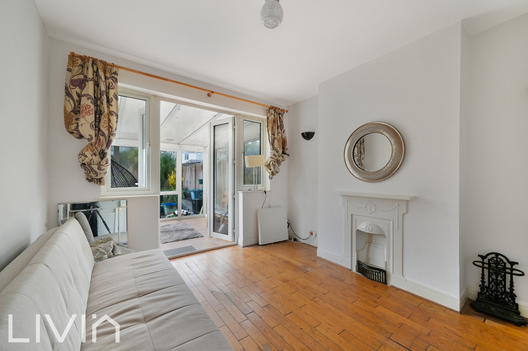 3 bed semi-detached house to rent in Selsdon Park Road, South Croydon 3