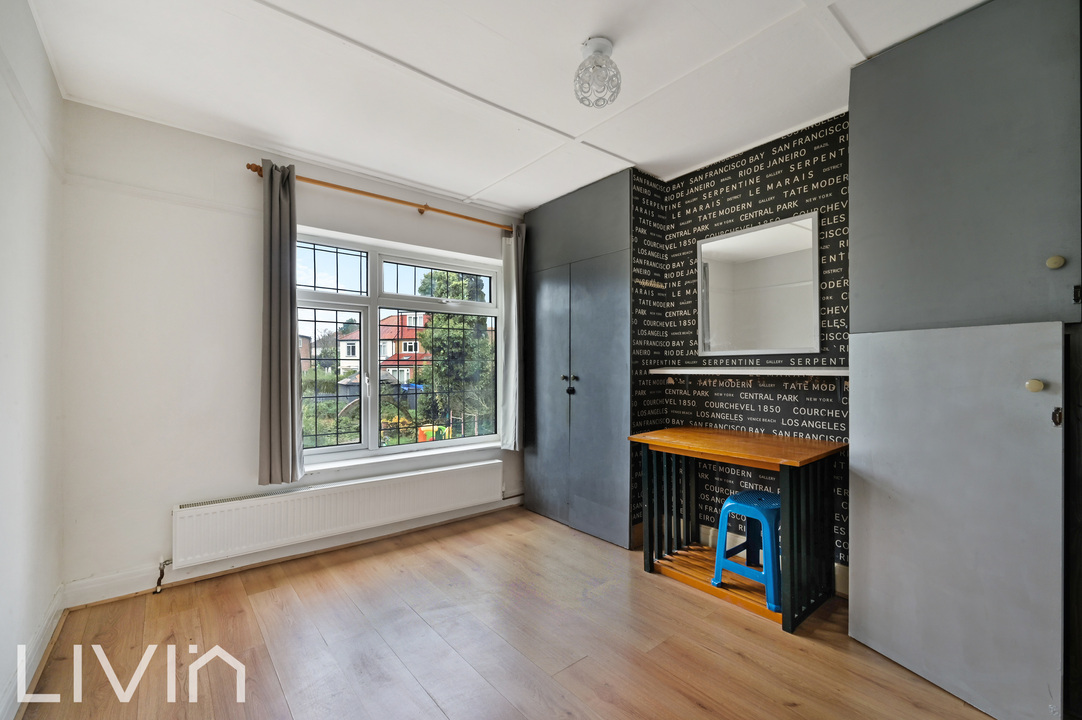 3 bed semi-detached house to rent in Selsdon Park Road, South Croydon 6