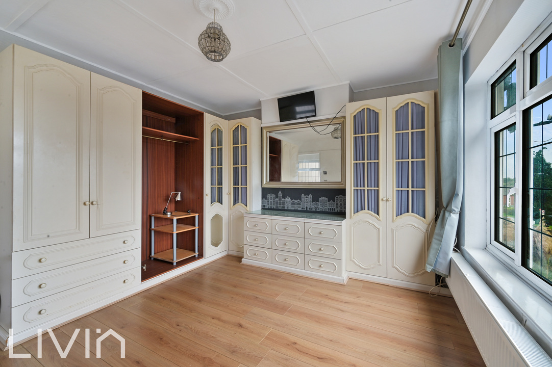 3 bed semi-detached house to rent in Selsdon Park Road, South Croydon 8