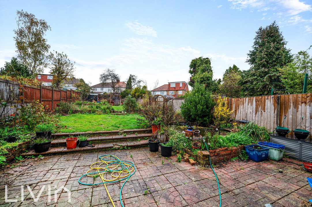 3 bed semi-detached house to rent in Selsdon Park Road, South Croydon 11