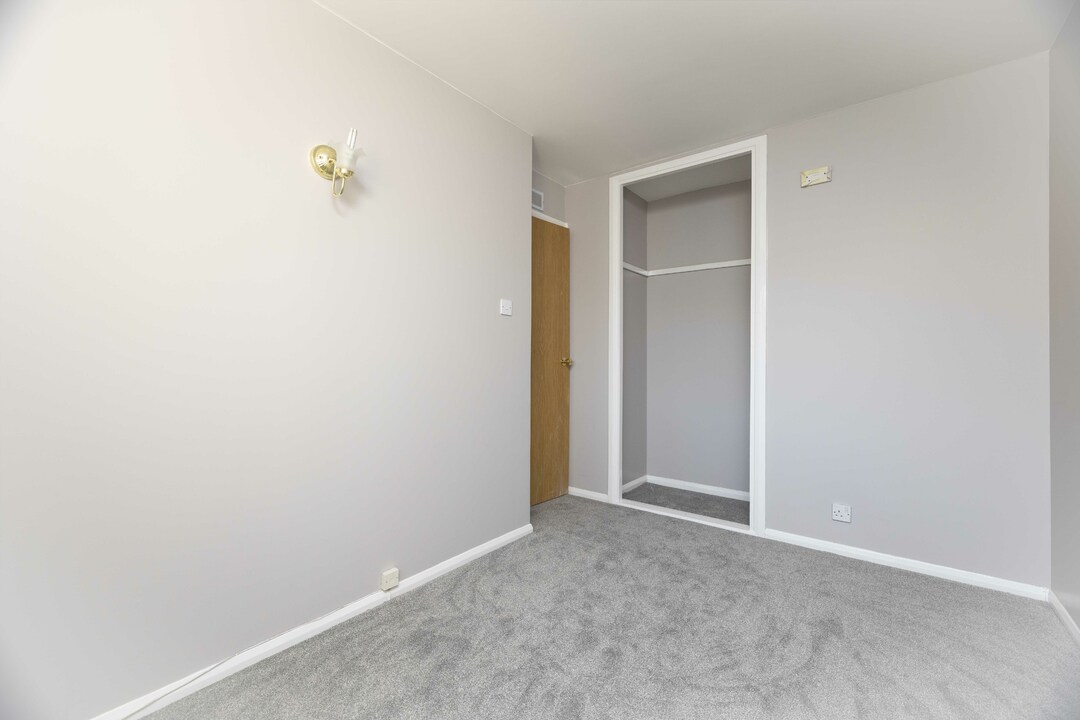 3 bed end of terrace house for sale in Goodhew Road, Croydon 7
