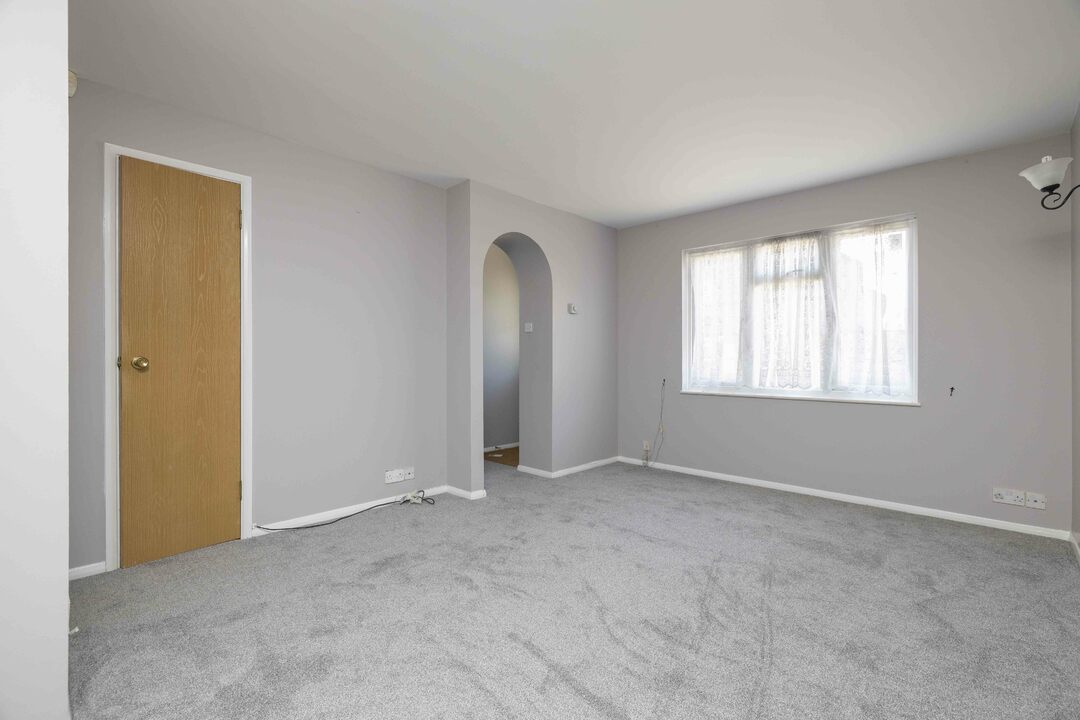 3 bed end of terrace house for sale in Goodhew Road, Croydon 2