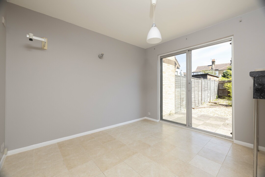 3 bed end of terrace house for sale in Goodhew Road, Croydon 3