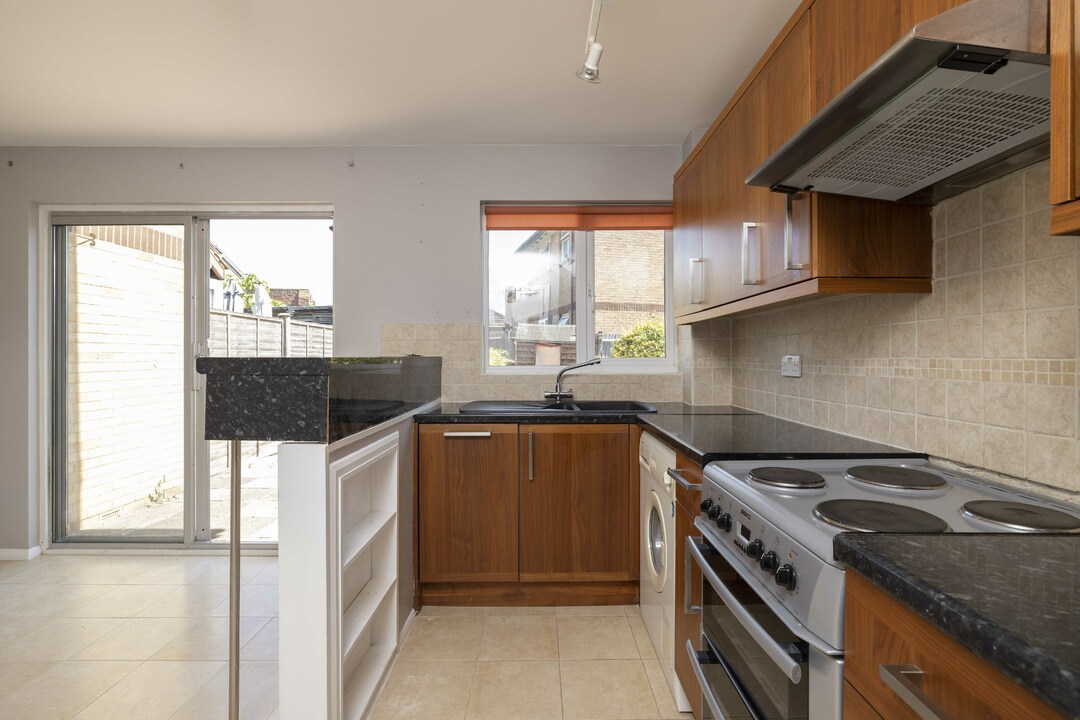 3 bed end of terrace house for sale in Goodhew Road, Croydon 5