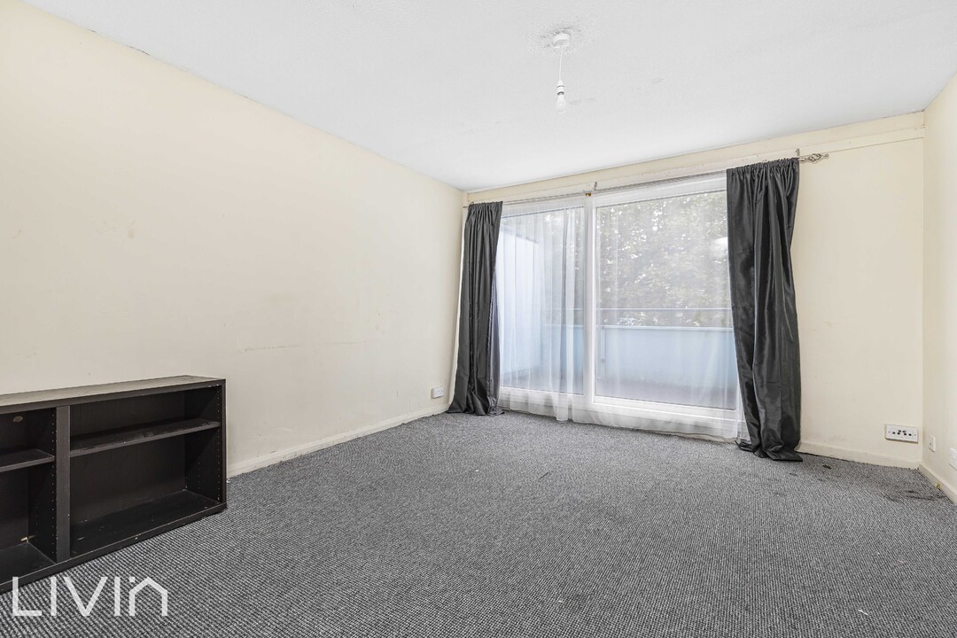 3 bed terraced house for sale in Shropshire Close, Mitcham  - Property Image 2