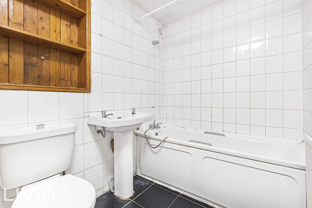 3 bed terraced house for sale in Shropshire Close, Mitcham  - Property Image 13