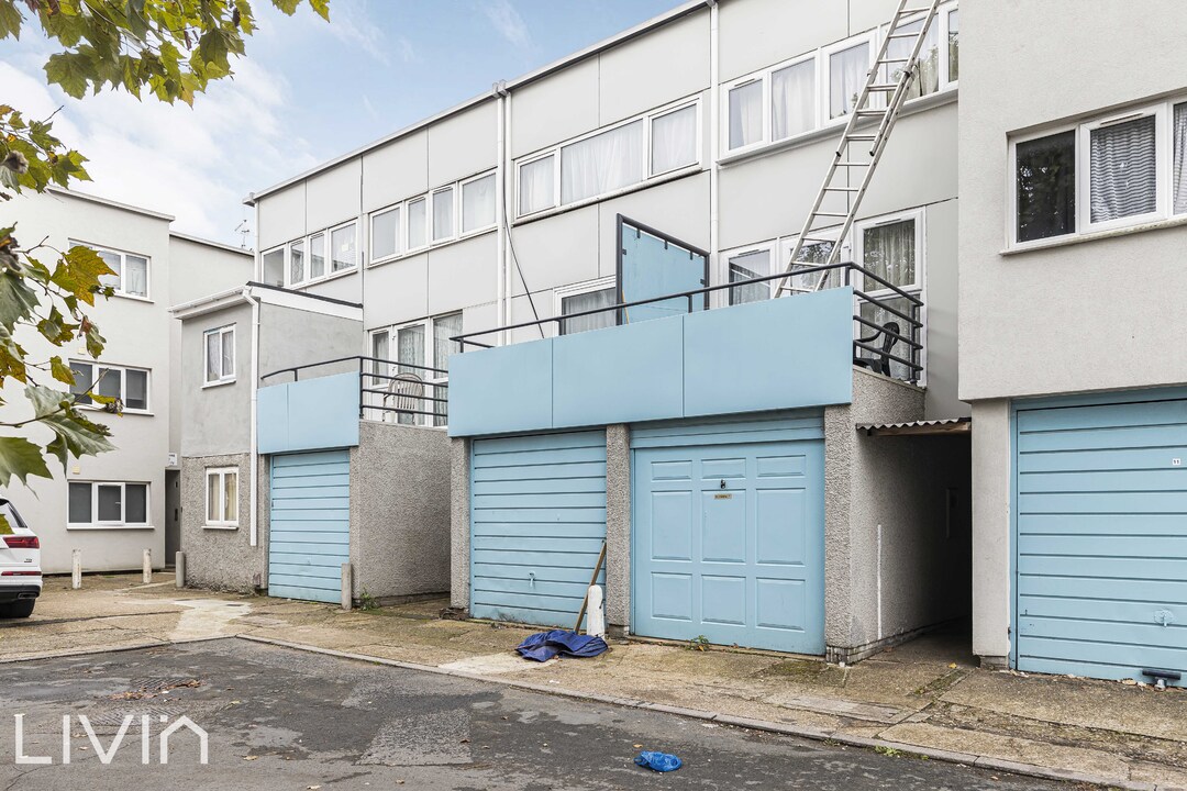 3 bed terraced house for sale in Shropshire Close, Mitcham  - Property Image 17