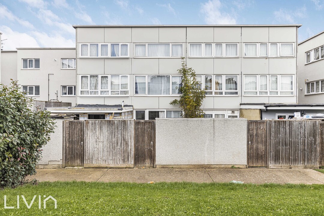 3 bed terraced house for sale in Shropshire Close, Mitcham  - Property Image 1