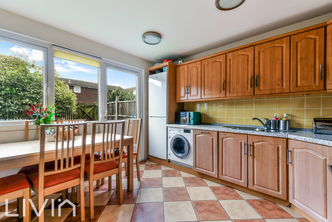 3 bed terraced house for sale in Rusthall Close, Croydon  - Property Image 3