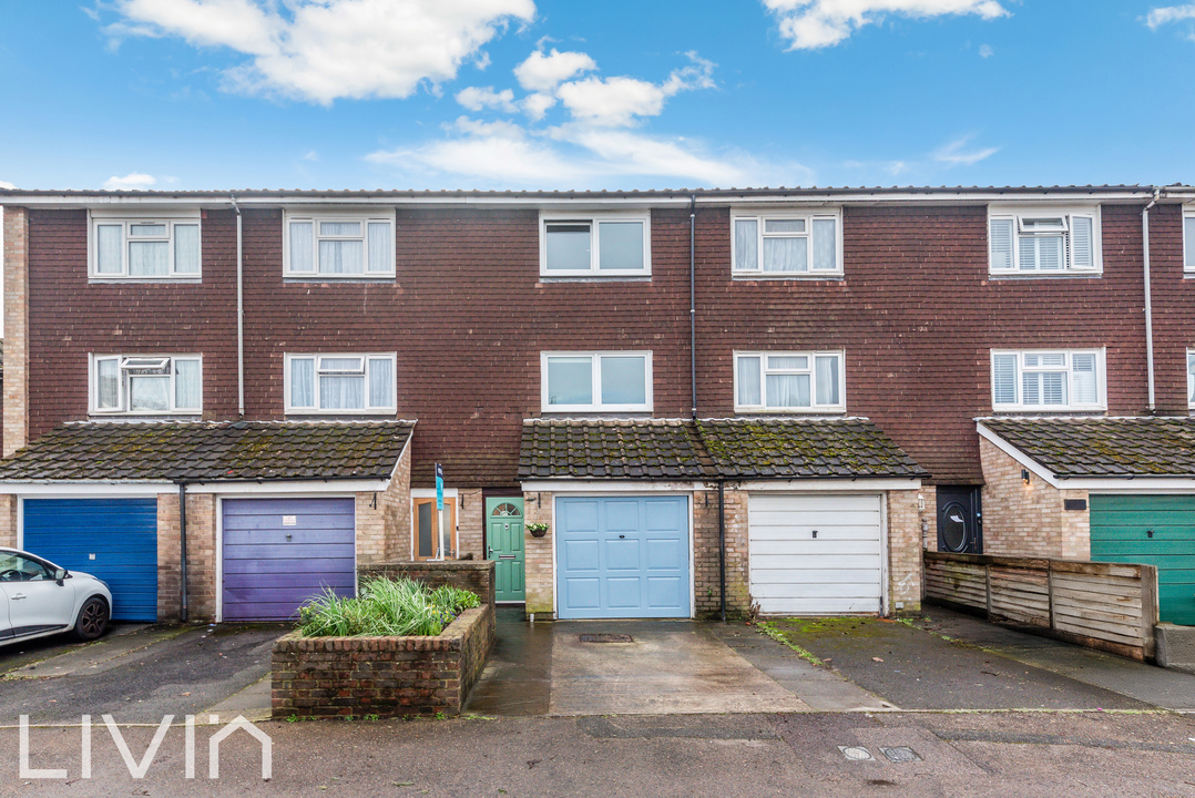 3 bed terraced house for sale in Rusthall Close, Croydon  - Property Image 1