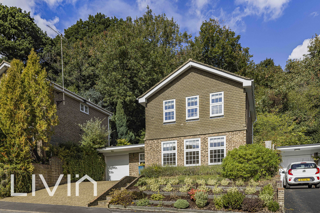 4 bed detached house for sale in Boundary Way, Croydon  - Property Image 1