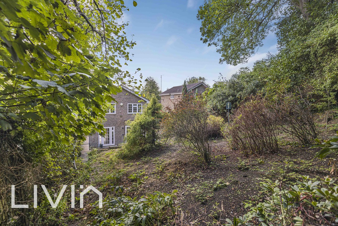 4 bed detached house for sale in Boundary Way, Croydon  - Property Image 9
