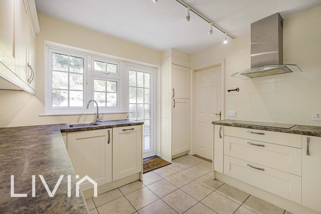 4 bed detached house for sale in Boundary Way, Croydon  - Property Image 3