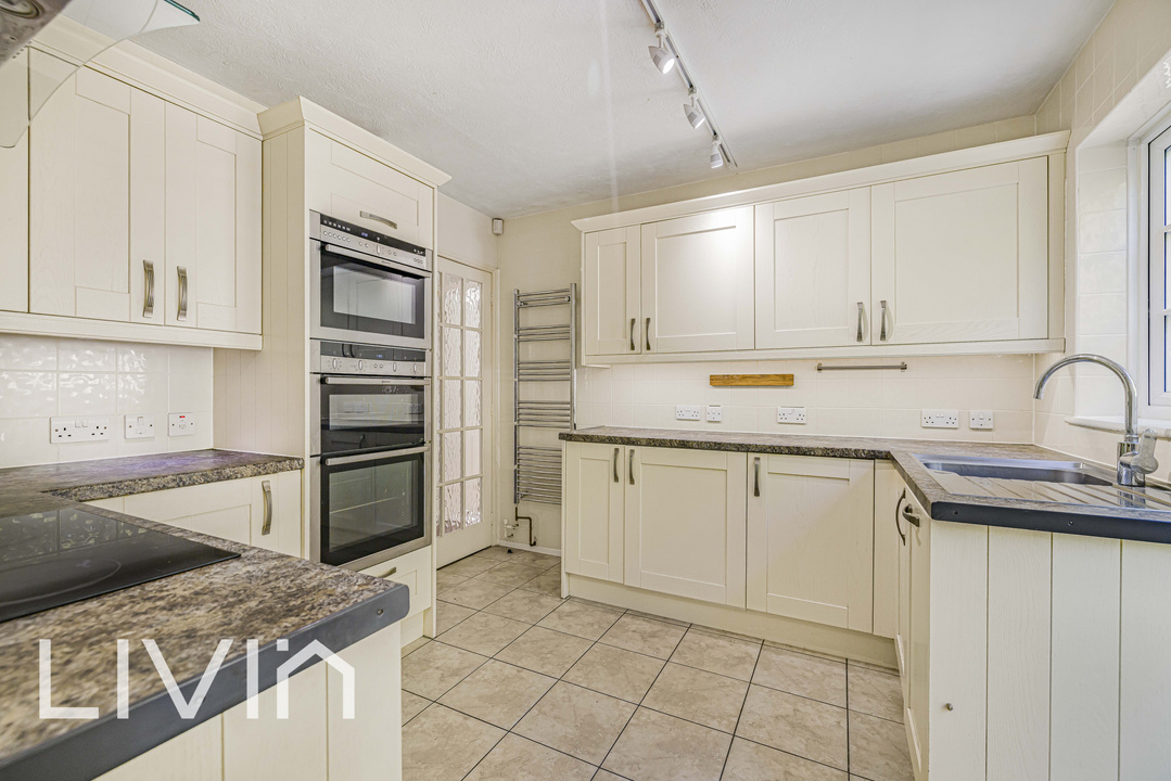 4 bed detached house for sale in Boundary Way, Croydon  - Property Image 2