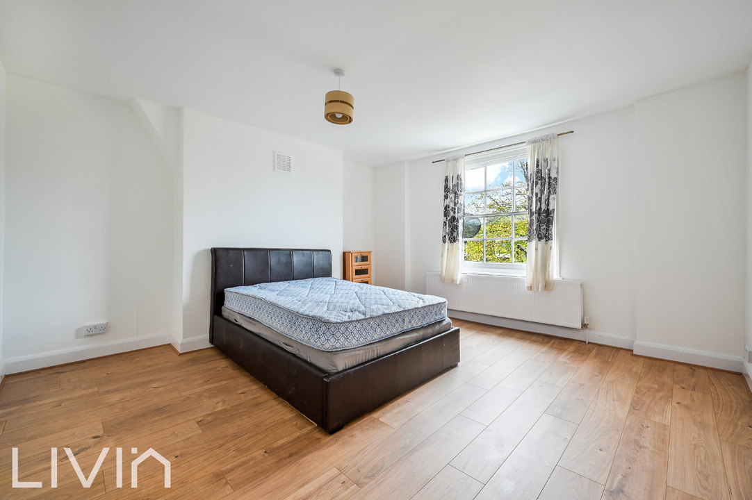 2 bed apartment to rent in Lorn Road, London 5