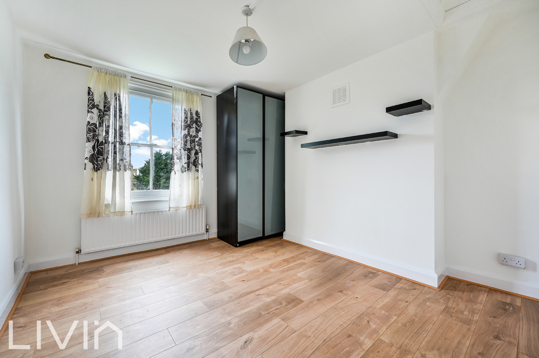 2 bed apartment to rent in Lorn Road, London 7