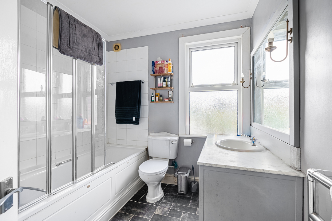 3 bed end of terrace house for sale in Meadvale Road, Croydon 8