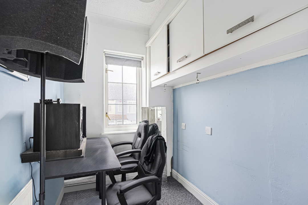 3 bed end of terrace house for sale in Meadvale Road, Croydon 6