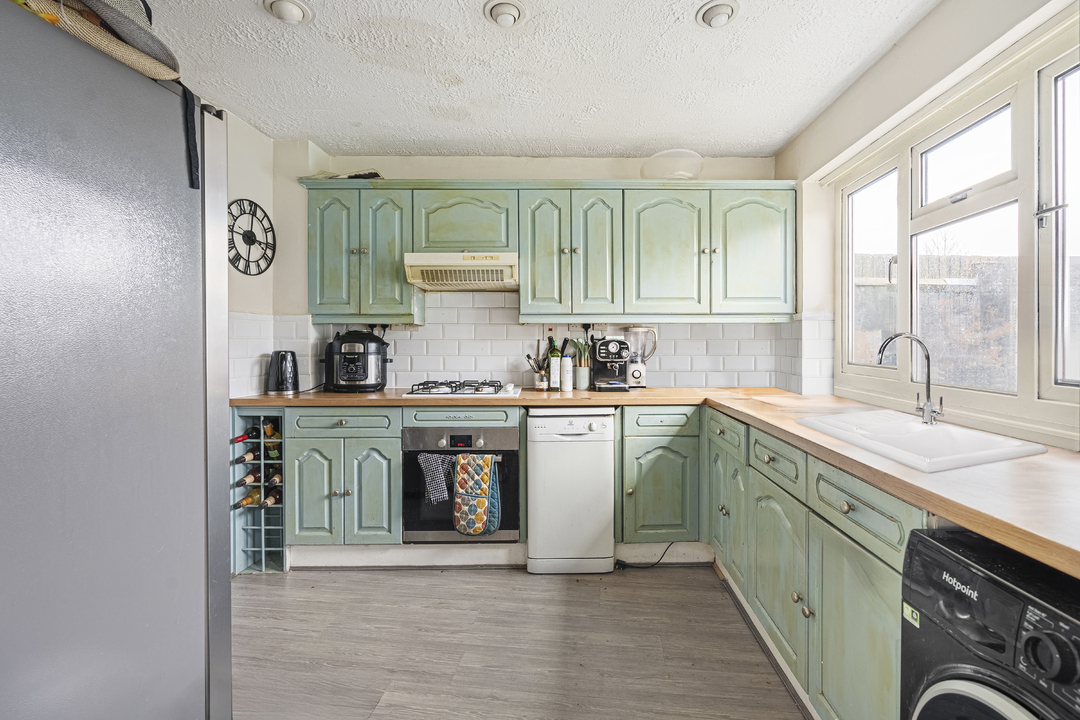 3 bed end of terrace house for sale in Meadvale Road, Croydon 2