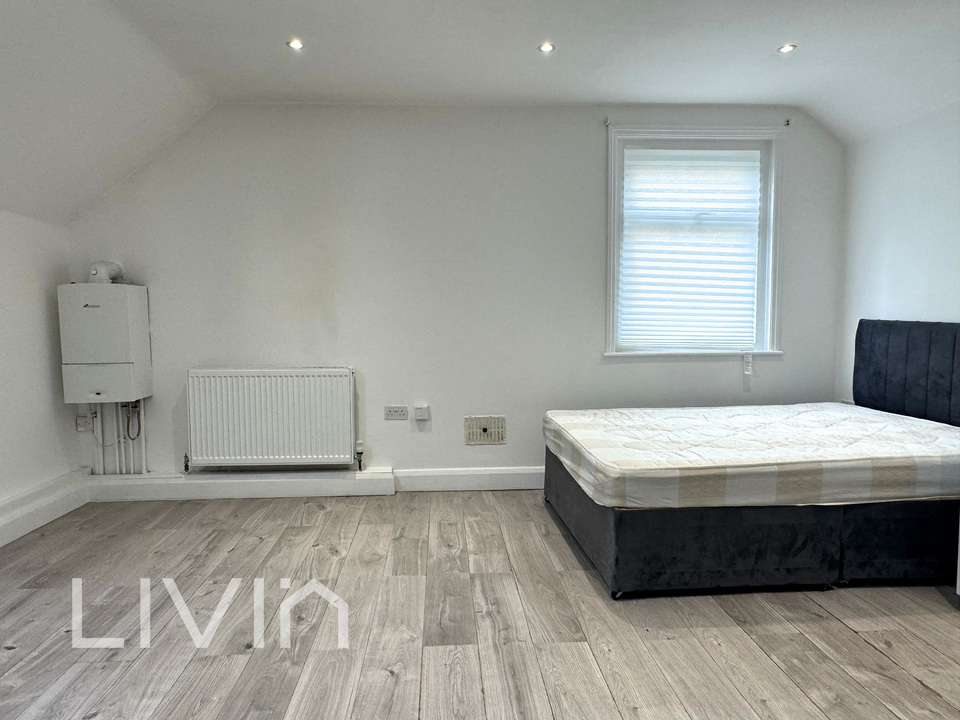 1 bed studio flat to rent in Warham Road, South Croydon  - Property Image 3