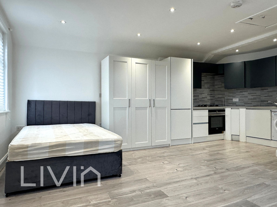 1 bed studio flat to rent in Warham Road, South Croydon  - Property Image 1
