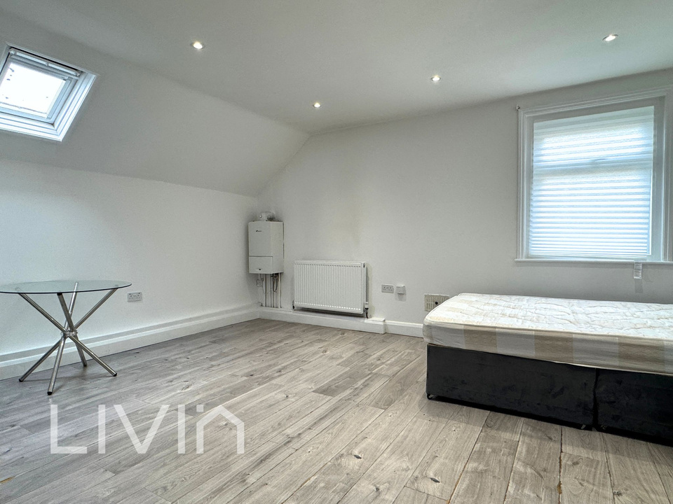 1 bed studio flat to rent in Warham Road, South Croydon  - Property Image 5