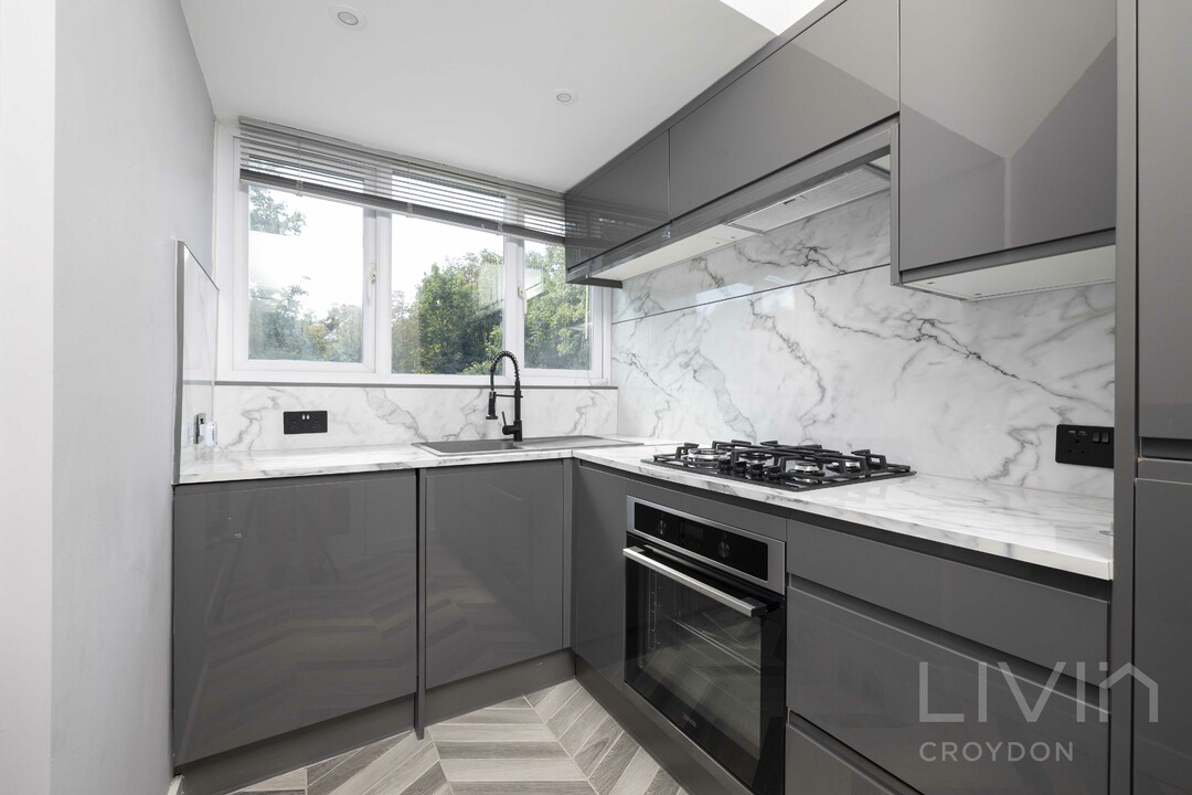 2 bed apartment to rent in 2 Heathhurst Road, South Croydon  - Property Image 4