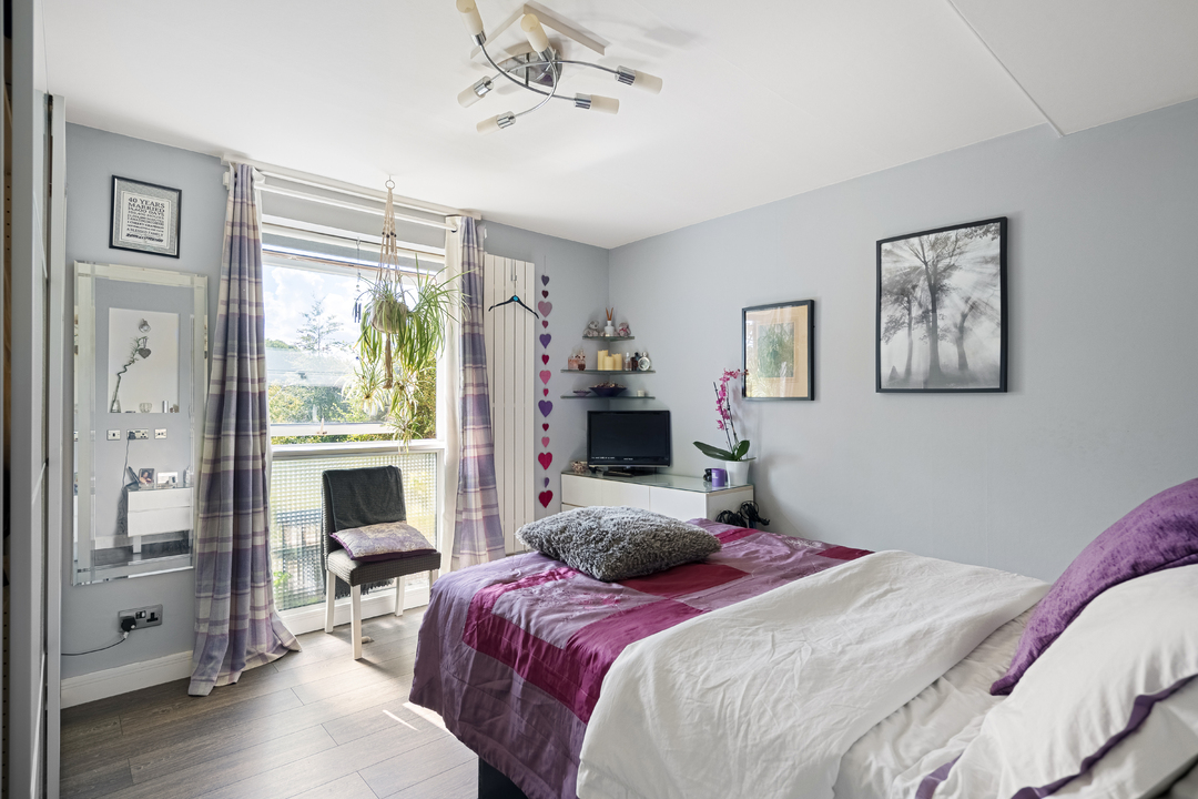 1 bed apartment for sale in Wettern Close, South Croydon 4