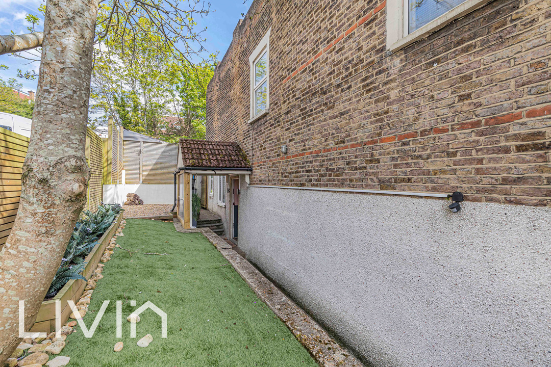 2 bed maisonette for sale in St. Mary's Road, London  - Property Image 5